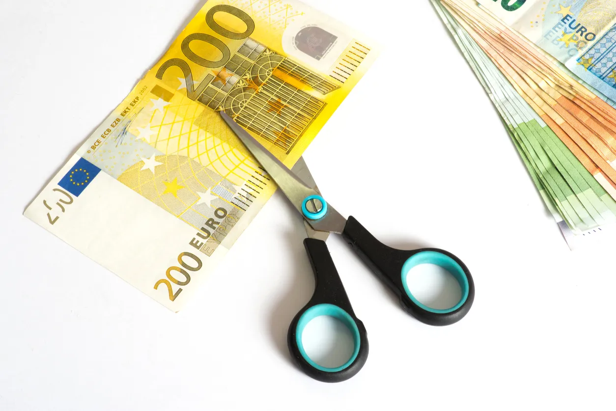 塩漬け株に悩む方】株の損切りができない本当の理由と損切りラインの見極めポイントを実例をまじえて解説