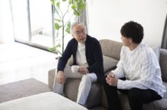 70歳で明るい老後を築くために必要な資金の目安のイメージ