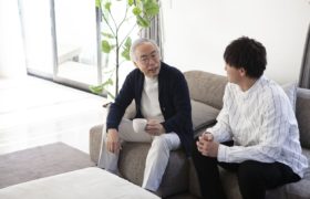 70歳で明るい老後を築くために必要な資金の目安のイメージ