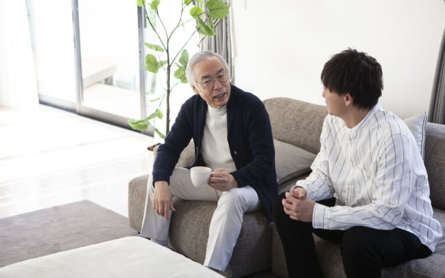 70歳で明るい老後を築くために必要な資金の目安のイメージ