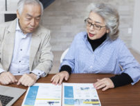 年金だけでは暮らせないのは当たり前｜年金だけで生活できない理由と対処法のイメージ