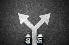 個別株と投資信託はどっちが儲かる？失敗しないための選び方のイメージ