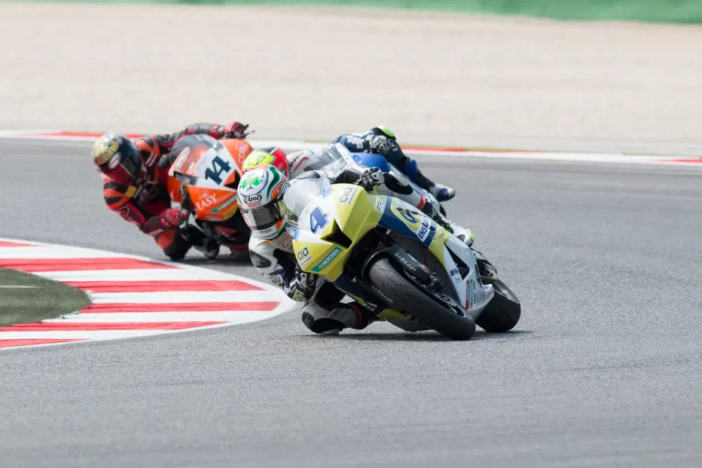 ヤマハ発動機と競合他社の業績比較のイメージ