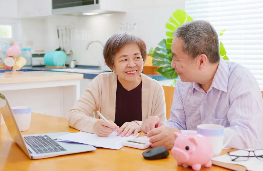 年金の繰り下げ受給 vs 投資ならどちらが得?パターン別に向いている人と判断基準のイメージ