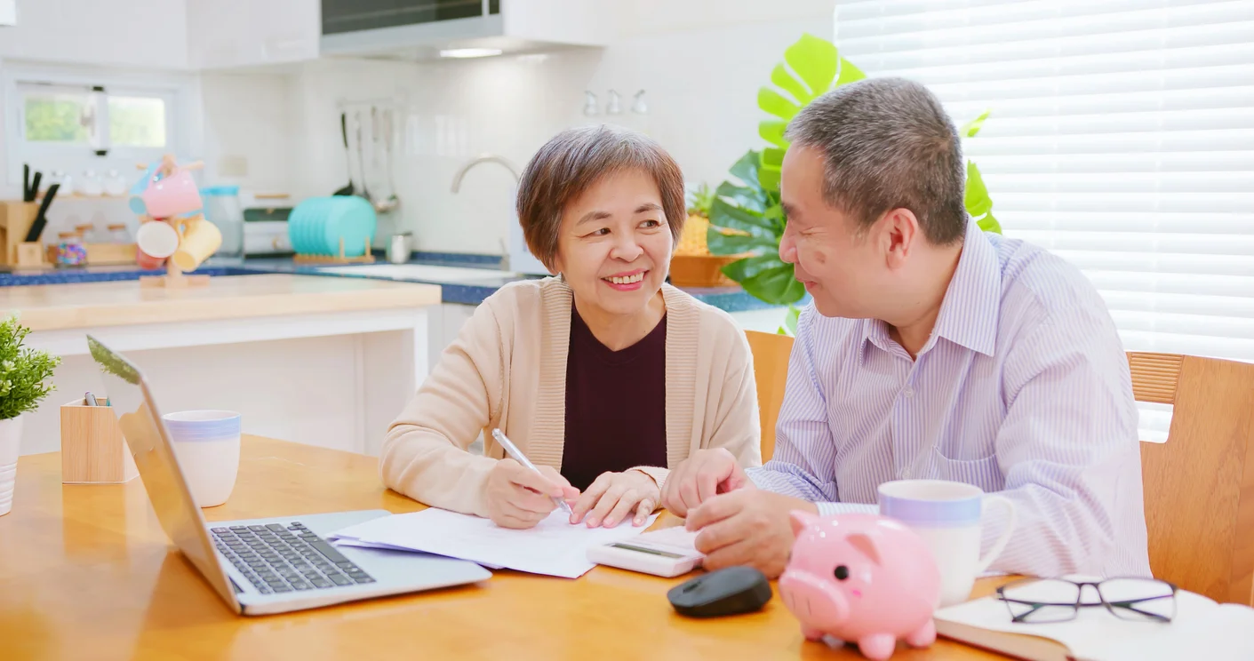 年金の繰り下げ受給 vs 投資ならどちらが得？パターン別に向いている人と判断基準のイメージ